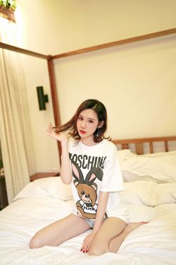 两腿间花蒂被吸得肿了视频