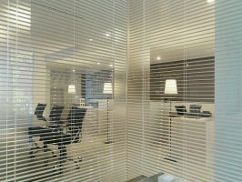 辦公室裝修中不同百葉窗報(bào)價(jià)大不同