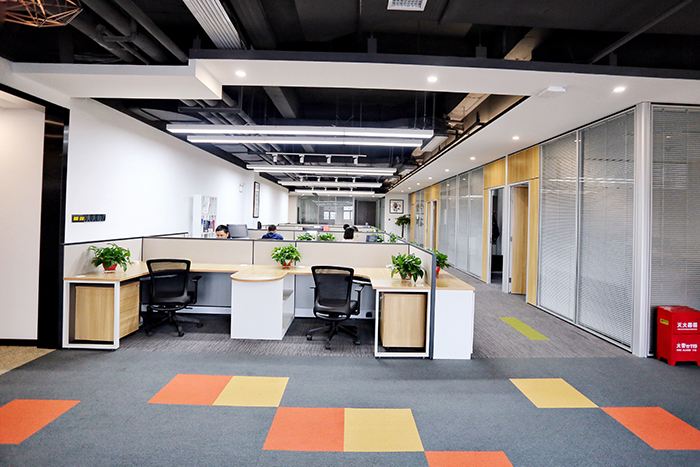 上海辦公室裝修地毯應(yīng)該如何安裝？